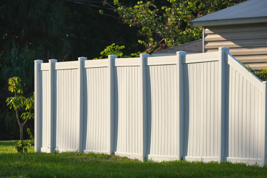 how much does a vinyl fence increase home value