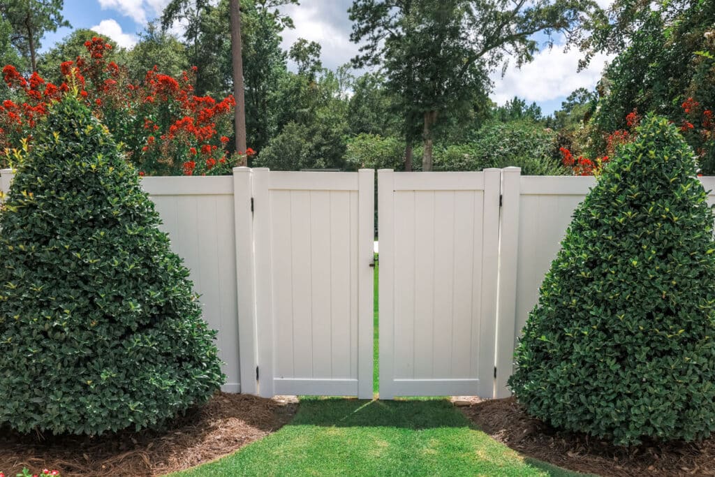 vinyl fence for front yard