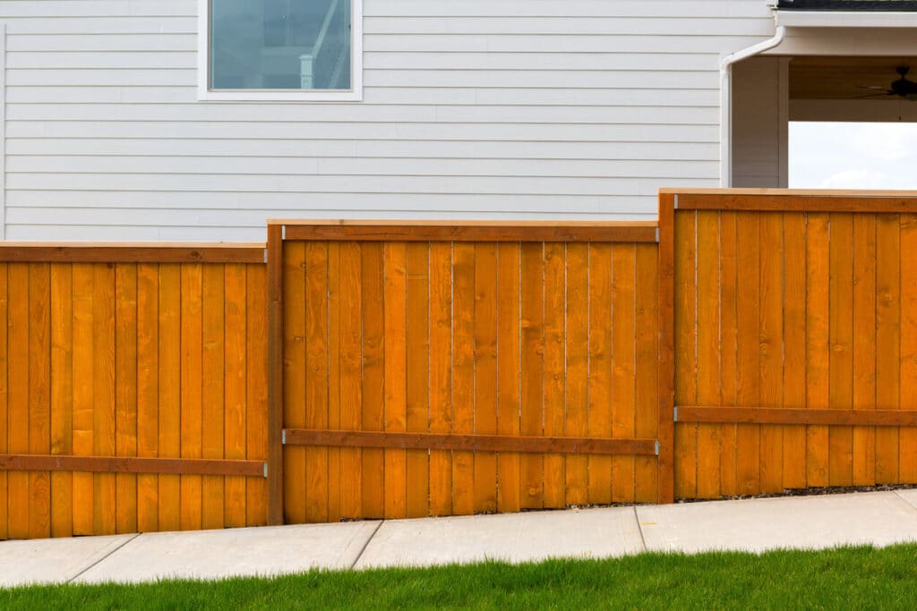 how to stain a cedar fence